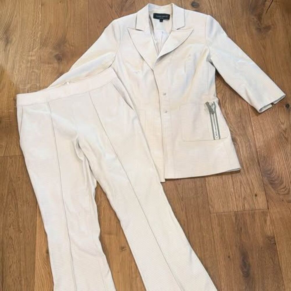 Hilton Hollis New York Cream Pantsuit Set - 2pc Blazer & Flare Pants Size 4